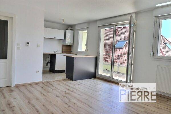 F3 de 65 m² avec terrasse et 2 places de parking dont une à l&#8217;intérieur Ribeauville 0